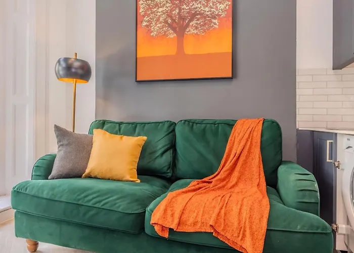 2 Bedroom Flat Next To Brighton Station & Beach I Sleep 8 Guests